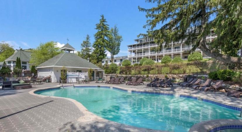Lakeside Suites Elkhart Lake Exterior photo